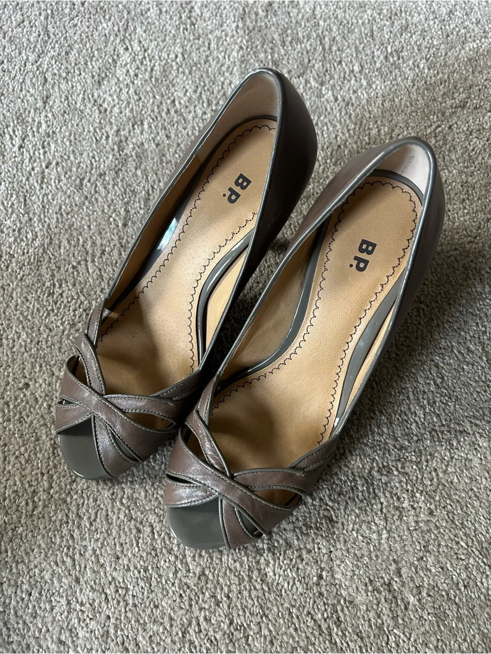 Vintage Brass Plum Daniella-Lea mauve and grey leather peep toe heels